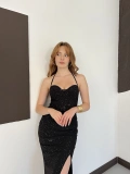 Sim Detaylı Askılı Yırmaçlı Gece Elbisesi Siyah