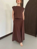 Vatkalı Bluz Piliseli Etek Takım Kahve