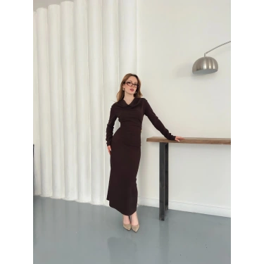 Aksesuar Detaylı Uzun Kol Elbise Kahve