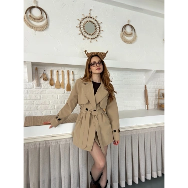 Kemer ve Manşet Detaylı Kısa Trençkot Camel