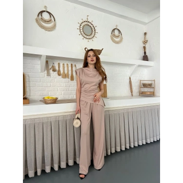 Omuz Vatkalı Asimetrik Kesim Takım Pudra