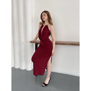 Aksesuar Detaylı Boyundan Bağlamalı Dekolte Elbise Bordo