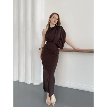 Tek Omuz Kol Detaylı Büzgü Elbise Kahve