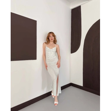 Askılı Yırtmaç Detaylı Puantiyeli Elbise Beyaz