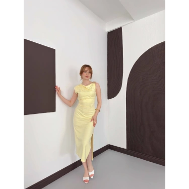 Aksesuar Detaylı Tek Omuz Sandy Elbise Sarı