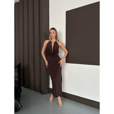 Boyun Eksesuar Detaylı Sandy Dekolte Elbise Acı Kahve