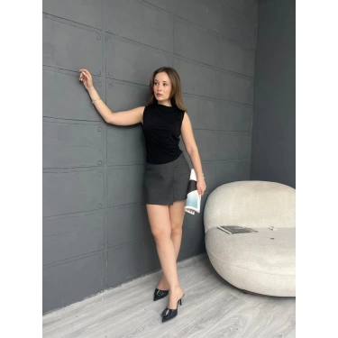 Büzgü Detay Dik Yaka Bluz Siyah