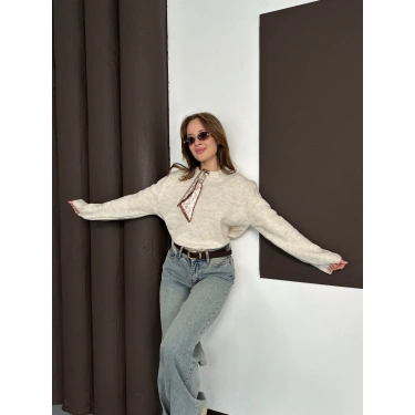 Fular Detaylı Triko Kazak Bej