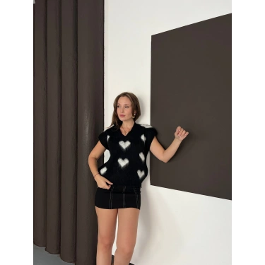 Kalp Detaylı Triko Yelek Siyah