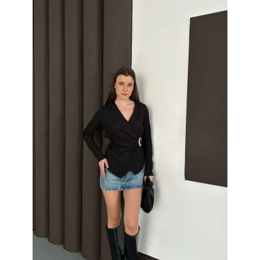 Kruvaze Yaka Aksesuar Detaylı Simli Bluz Siyah