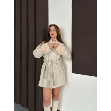 Kuşaklı Peluş Detay Kaşe Kaban Bej