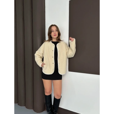 Peluş Düğme Detaylı İçi Astarlı Cepli Ceket Bej