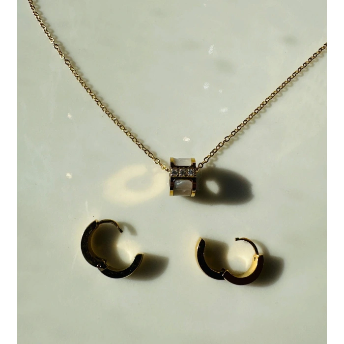 SEDEF KOLYE VE KÜPE SETİ