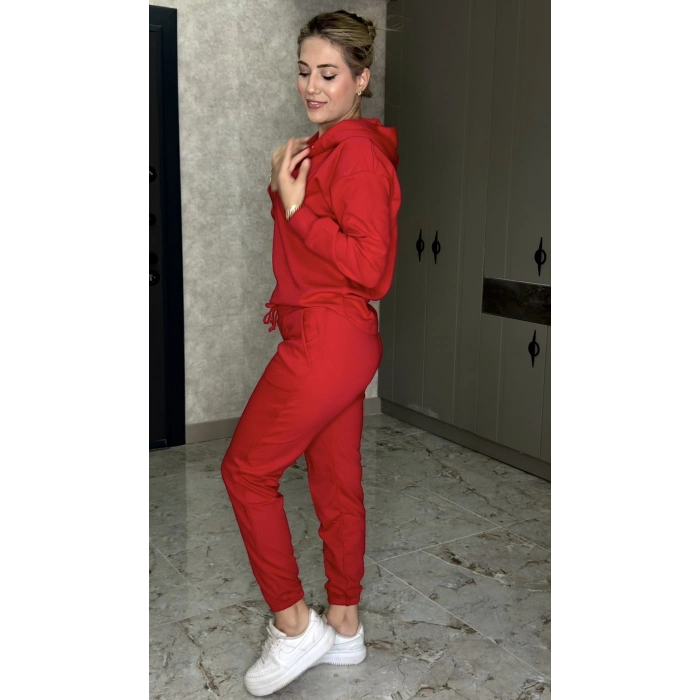 KIRMIZI KAPŞONLU DÜZ TAKIM