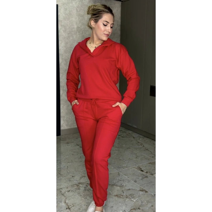KIRMIZI KAPŞONLU DÜZ TAKIM