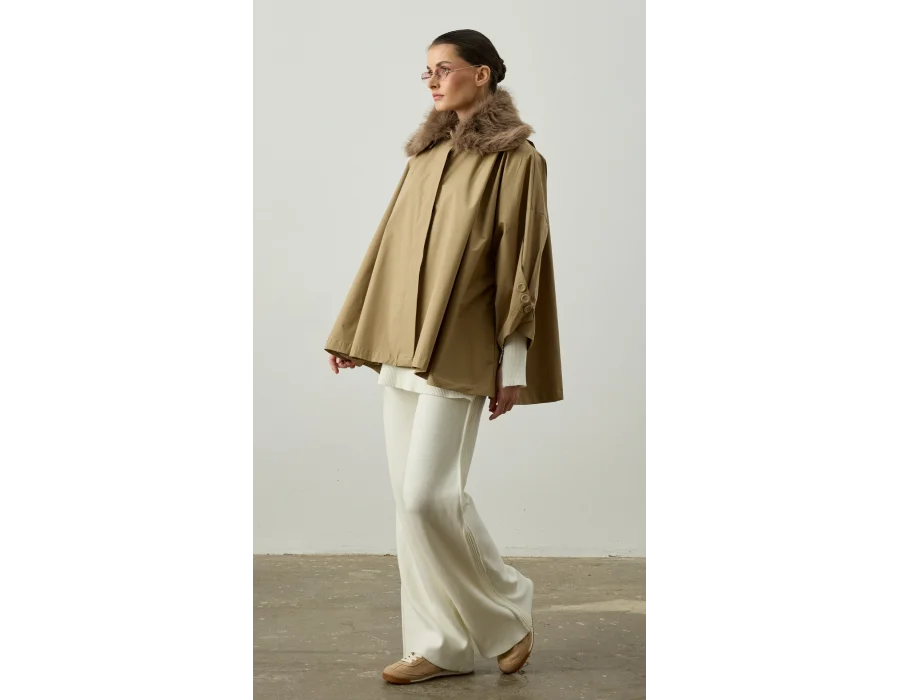 Çıkarılabilir Kürk Yaka Detaylı Kısa Trençkot