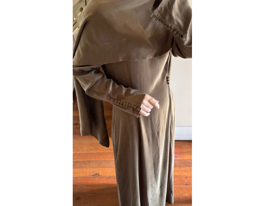 Omzu Şal Detaylı Cupro Elbise Haki