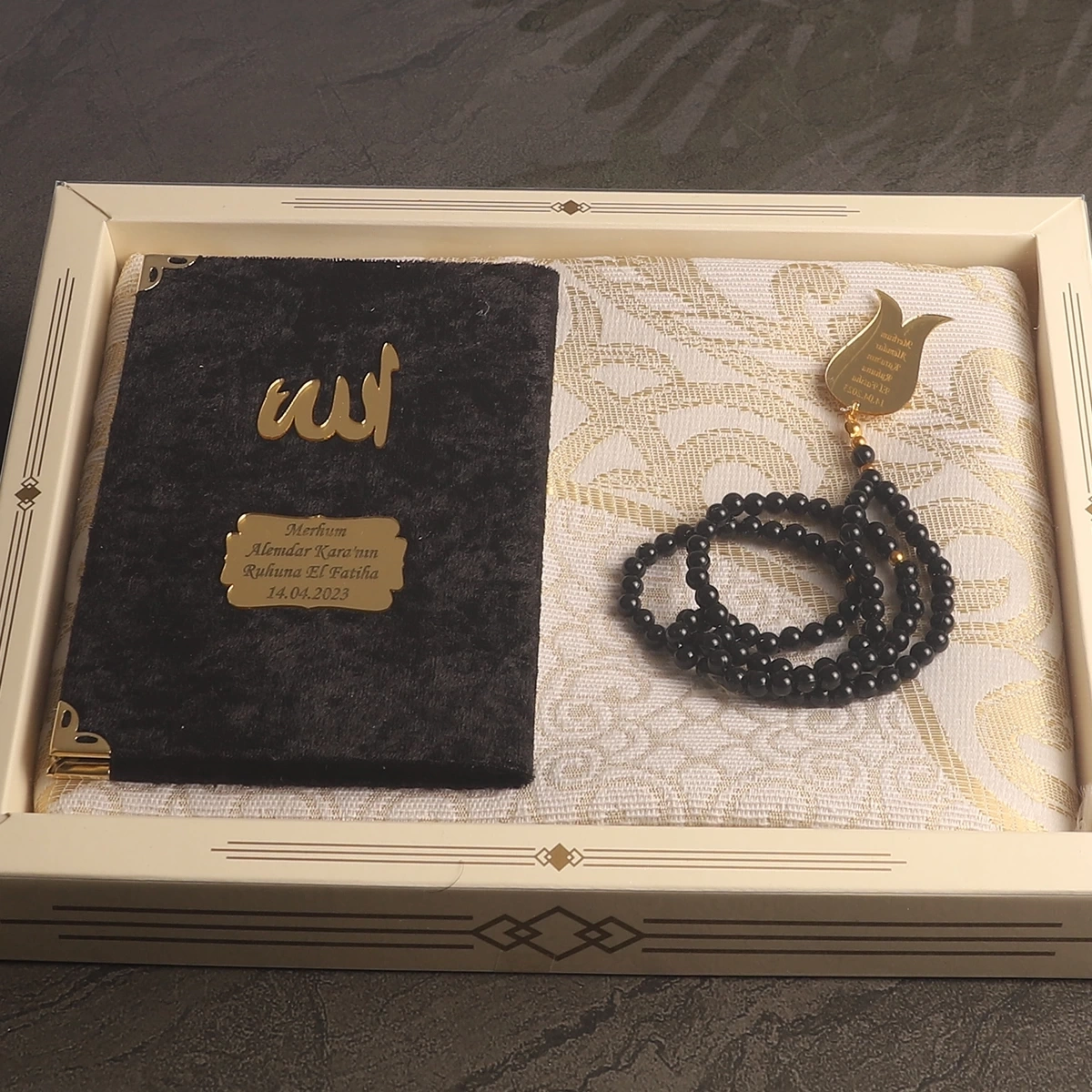 64 Sayfa Siyah Kadife Yasin + İnci Tesbih + Kutulu Seccade