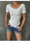 Dekolteli Kısa Kollu Bodysuit