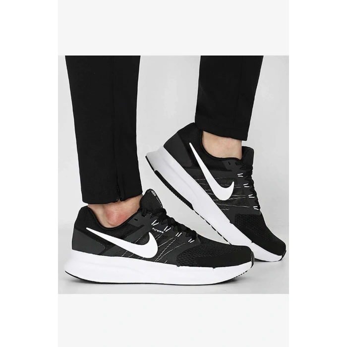 Nike Run Swift 3 DR2695-002 Siyah Beyaz