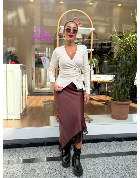 ASİMETRİK KESİM DANTEL DETAYLI MİDİ SATEN ETEK