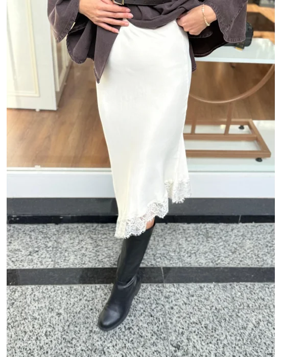 ASİMETRİK KESİM DANTEL DETAYLI MİDİ SATEN ETEK