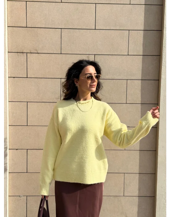 BİSİKLET YAKA YUMUŞAK DOKULU TRİKO KAZAK