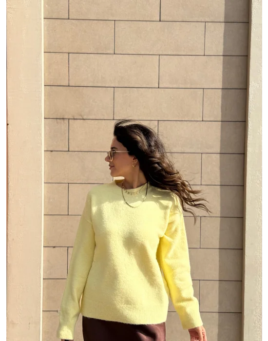 BİSİKLET YAKA YUMUŞAK DOKULU TRİKO KAZAK