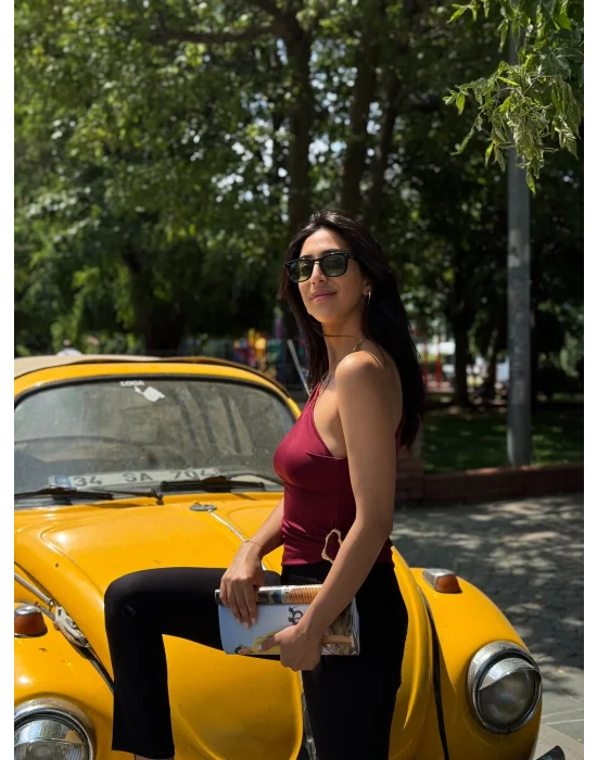 Bordo Asimetrik Yaka Tek Omuz Beli Metal Aksesuarlı Drapeli Bluz