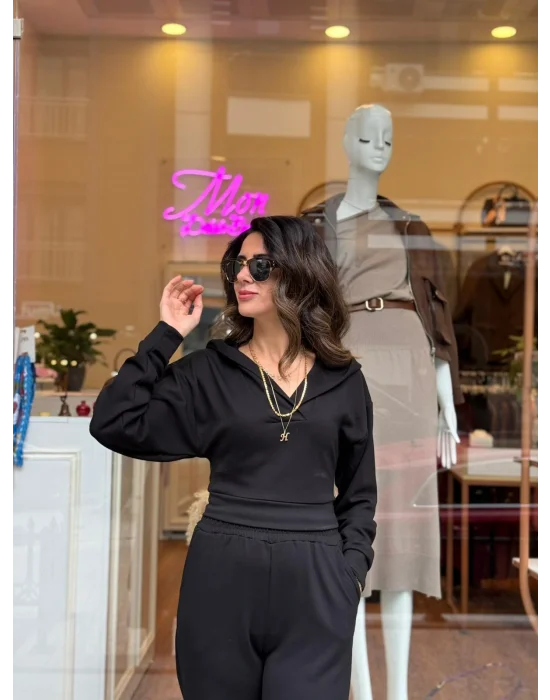 KAPÜŞONLU EŞOFMAN TAKIMI