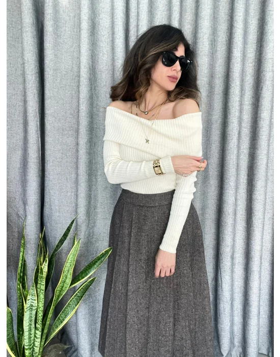 Krem Şal Yaka Triko Kazak