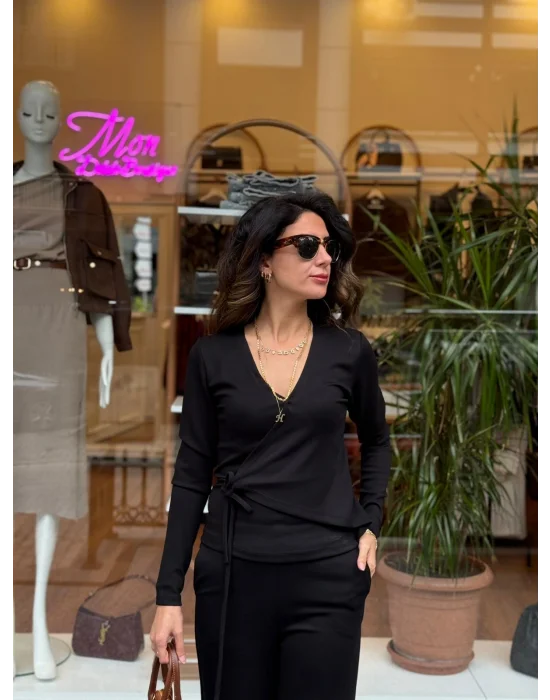 KRUVAZE YAKA YANDAN BAĞLAMALI EŞOFMAN TAKIMI