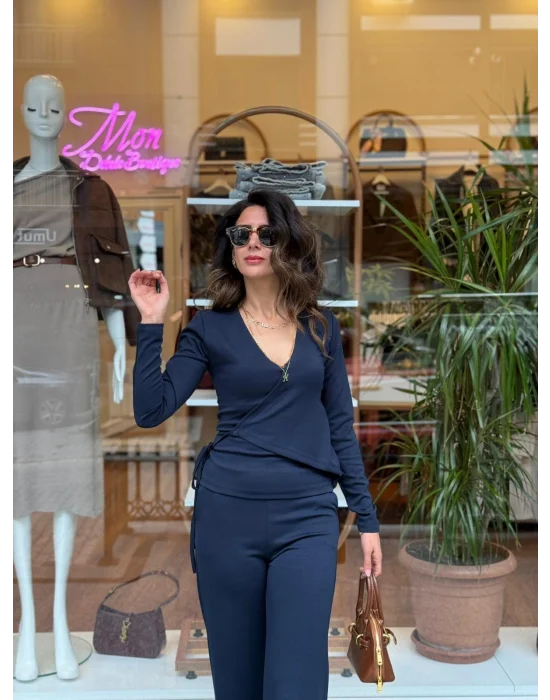 KRUVAZE YAKA YANDAN BAĞLAMALI EŞOFMAN TAKIMI