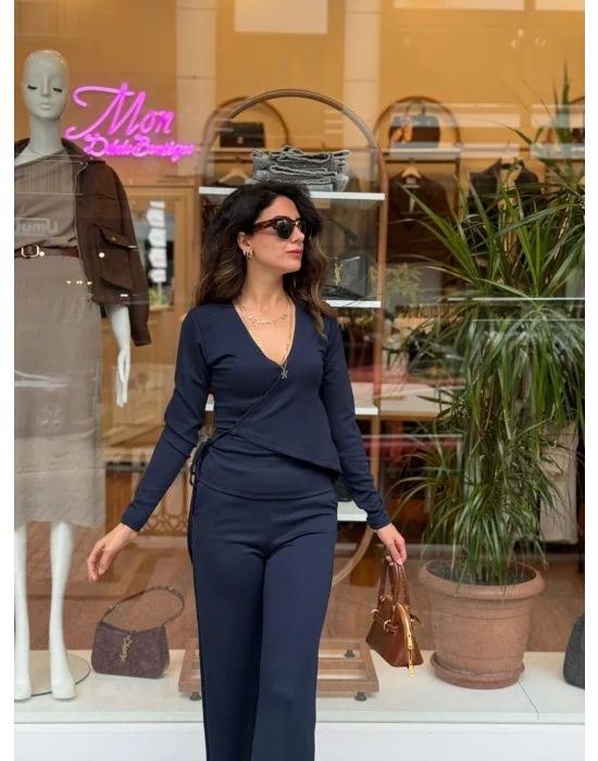 KRUVAZE YAKA YANDAN BAĞLAMALI EŞOFMAN TAKIMI