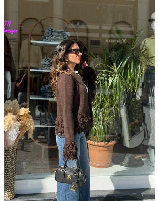 PÜSKÜLLÜ DÜĞMELİ HIRKA