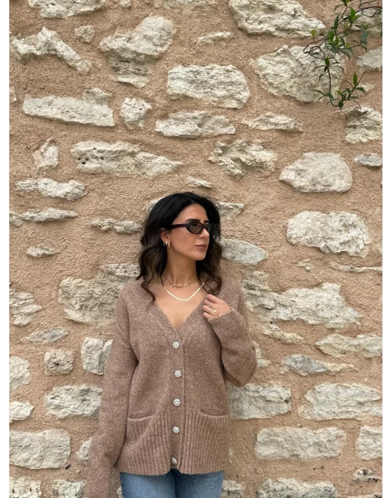 V YAKA TAŞ DUGMELİ CEPLİ YUMUSAK DOKULU TRİKO HIRKA