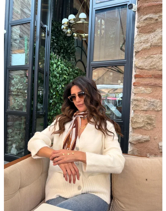 V YAKA TAŞ DUGMELİ CEPLİ YUMUSAK DOKULU TRİKO HIRKA