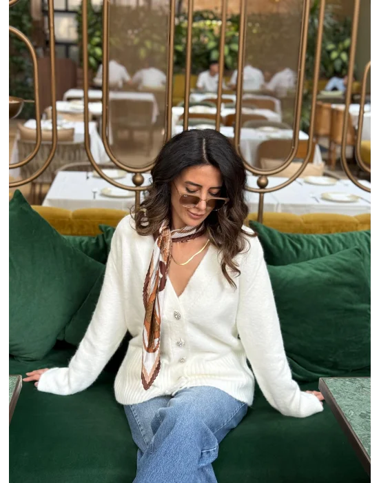 V YAKA TAŞ DUGMELİ CEPLİ YUMUSAK DOKULU TRİKO HIRKA