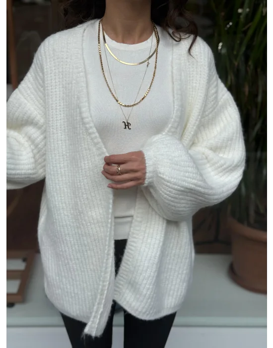 YUMUŞAK DOKULU DÖKÜMLÜ TRİKO HIRKA