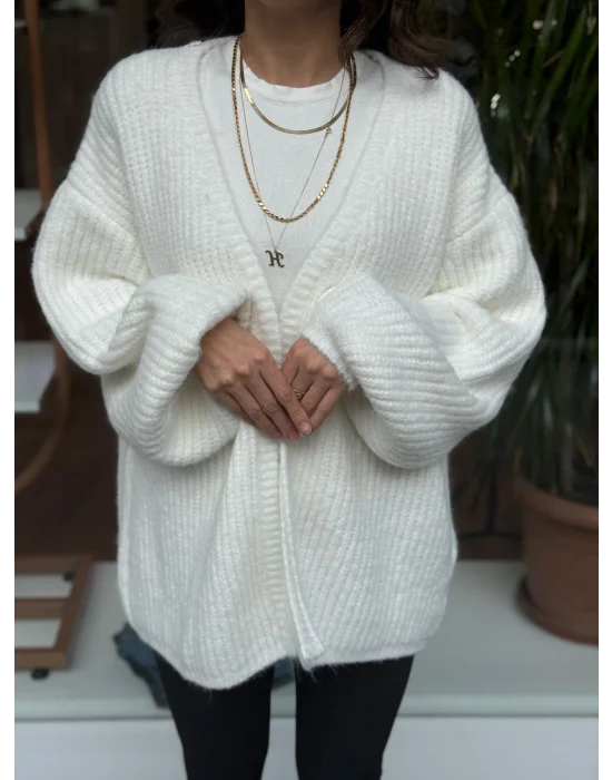 YUMUŞAK DOKULU DÖKÜMLÜ TRİKO HIRKA