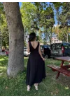 V Yaka Siyah Elbise