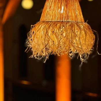 Doğal Rafya Saçaklı Avize – 30 cm Dekoratif El Yapımı Bohem Aydınlatma