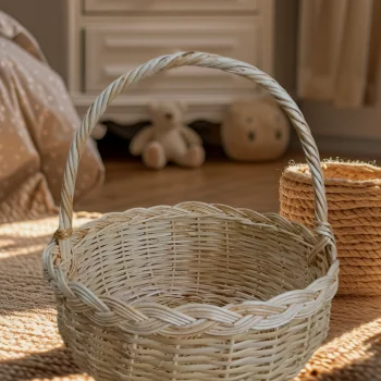 Kulplu Hasır Sepet – El Yapımı Çok Amaçlı Hediye ve Dekoratif Sunum Sepeti