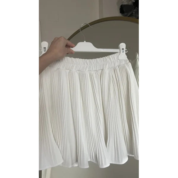 Quzu Pileli Beyaz Etek (içi şort astarlı)