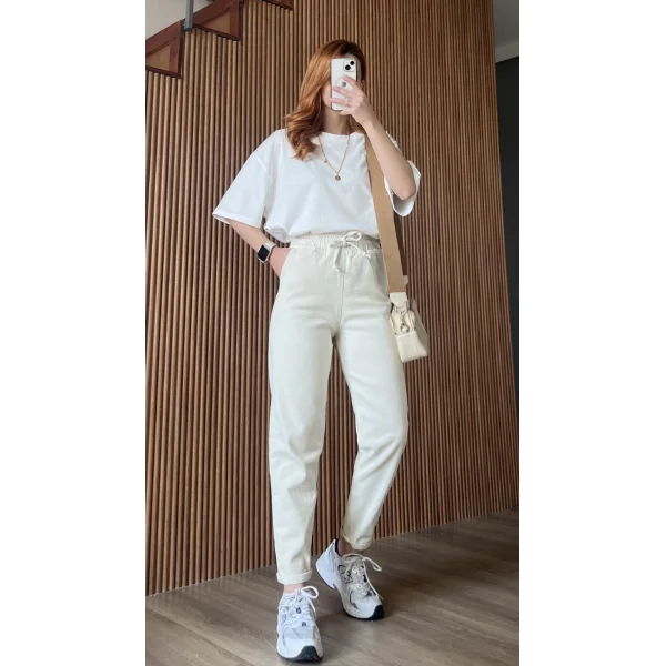 Beli lastikli Krem Mom Jean ( bir beden büyük alınmalı )