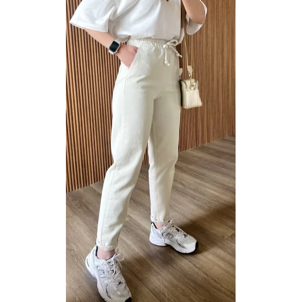Beli lastikli Krem Mom Jean ( bir beden büyük alınmalı )