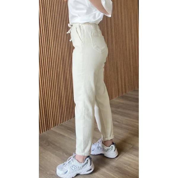 Beli lastikli Krem Mom Jean ( bir beden büyük alınmalı )