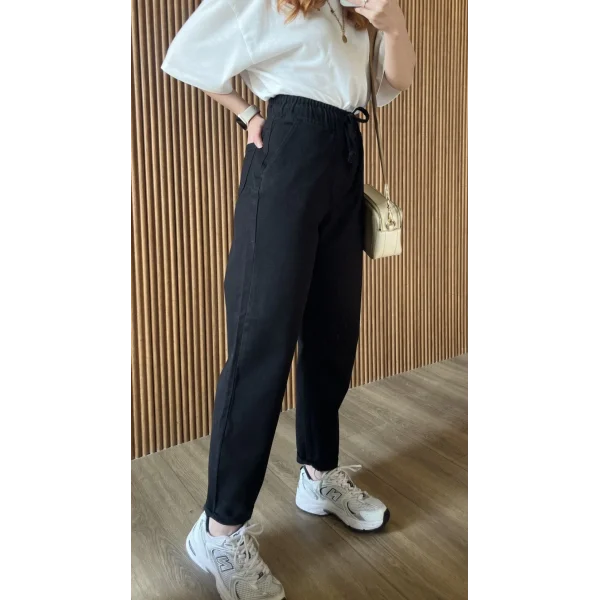 Beli lastikli Siyah Mom Jean ( bir beden büyük alınmalı )