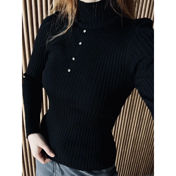 Dik yaka taşlı siyah bluz