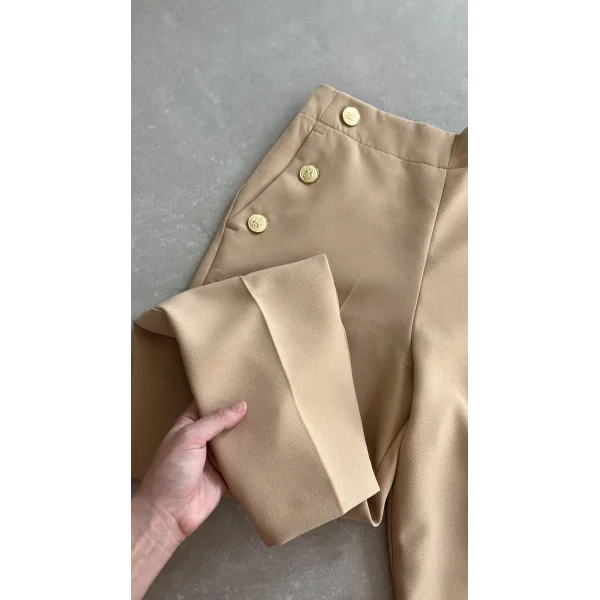Gold Düğmeli Camel Kumaş Pantolon
